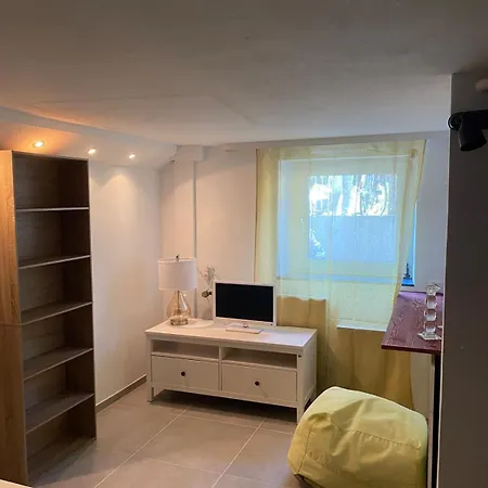 Apartment Schoene 2-zimmer In Sehr Guter Lage
