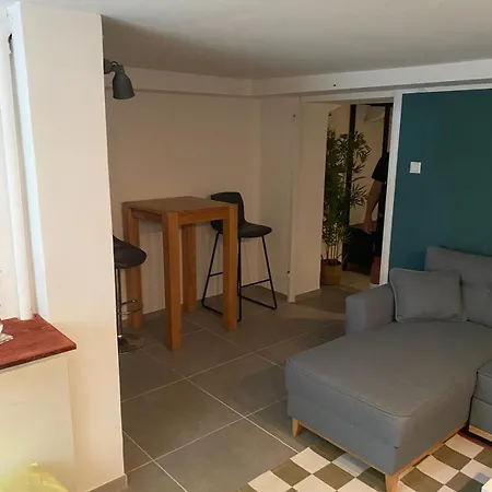 Apartment Schoene 2-zimmer In Sehr Guter Lage *