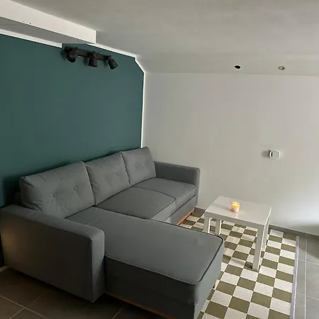 Schoene 2-zimmer In Sehr Guter Lage Apartment